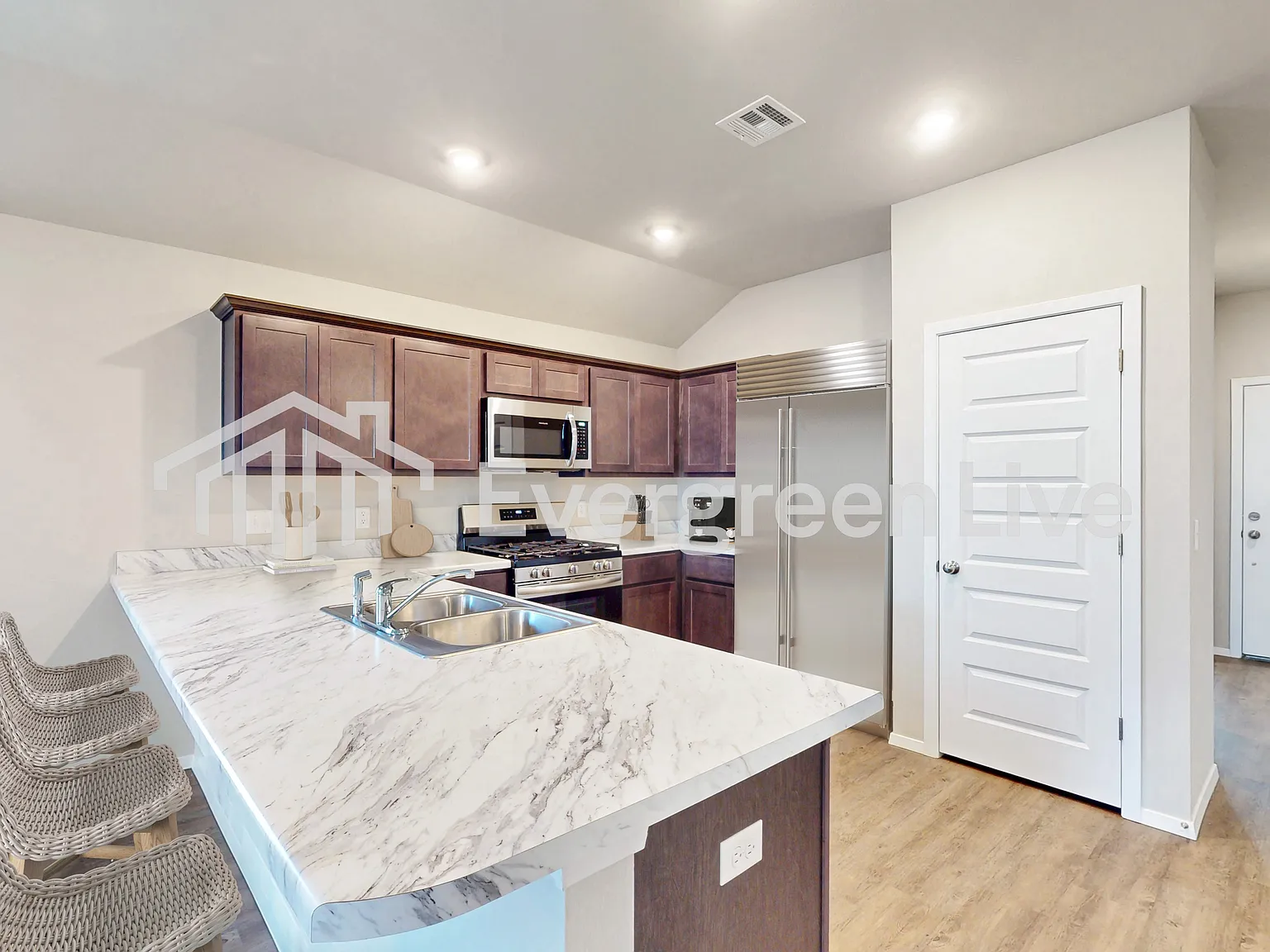3 bed, 2.0 bath, 1442 sqft, $1,495 — Photo 4