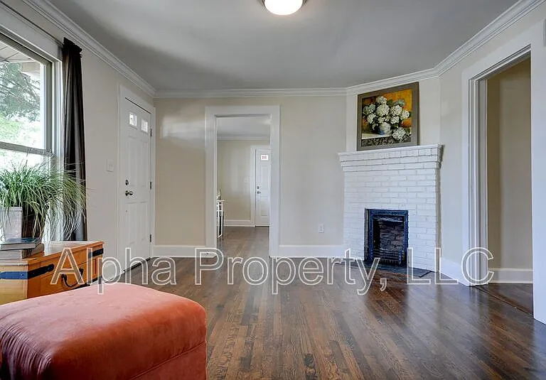 1813 Old Easley Bridge Rd — Photo 6