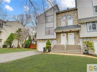19 Dortmunder Dr, Manalapan, NJ