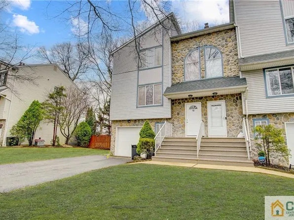 19 Dortmunder Dr, Manalapan, NJ 07726