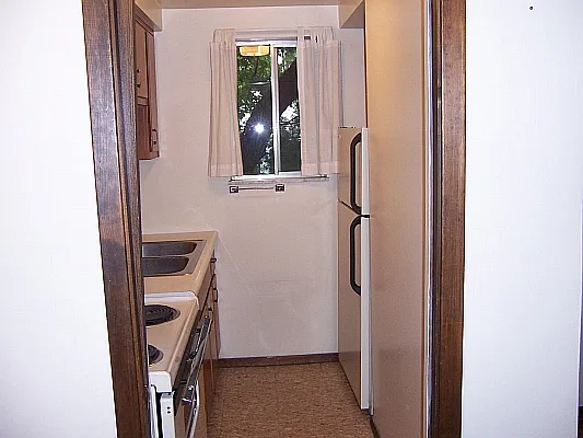 SHASHI'S APARTMENT HOMES — Photo 4