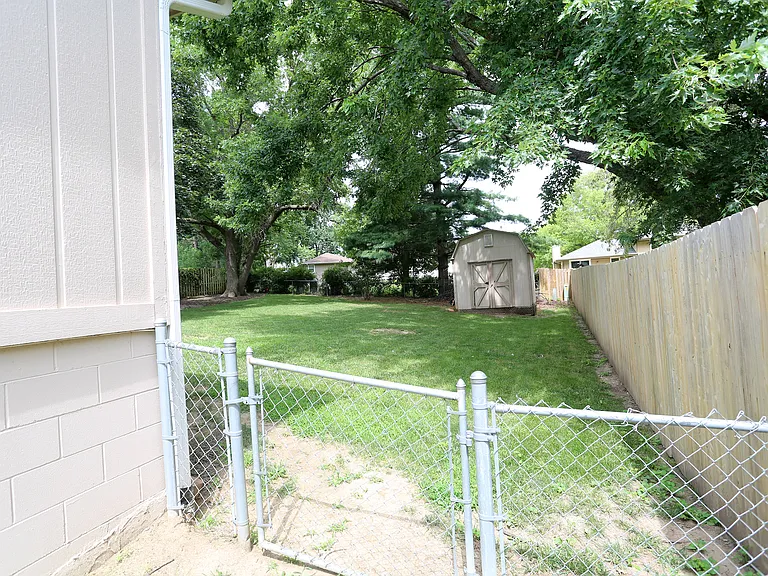 6734 S 73rd Ave — Photo 47