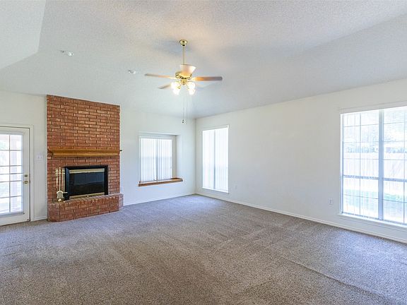 5th image of 1026 Reeves St