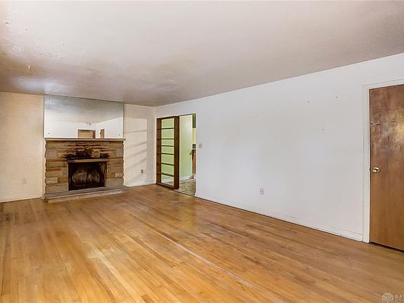 5th image of 725 W South College St