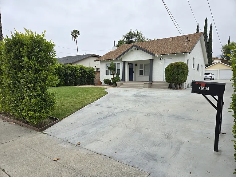 1509 E Elizabeth St — Photo 2