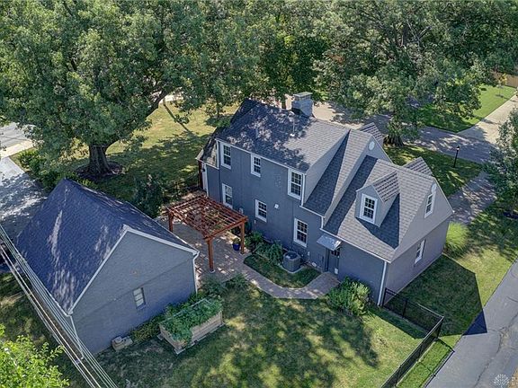 4th image of 15 Sherbrooke Dr