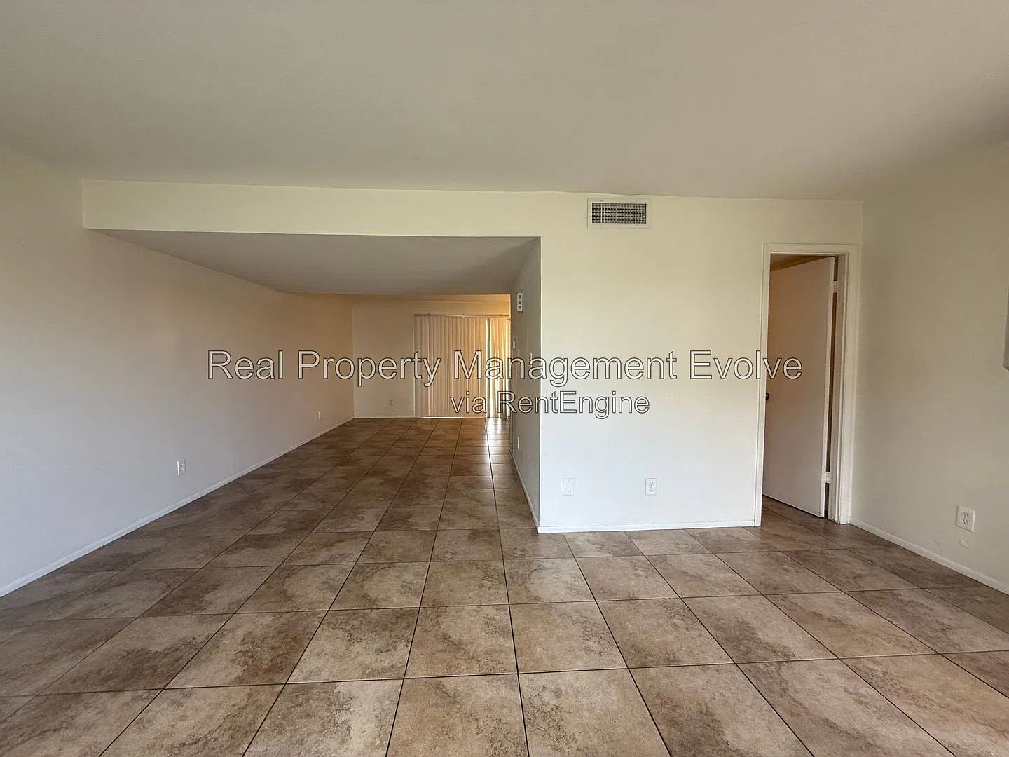 3 bed, 2.5 bath, 1452 sqft, $1,995 — Photo 2