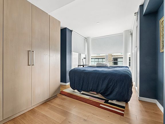 4th image of 547 W 47th St Room 807