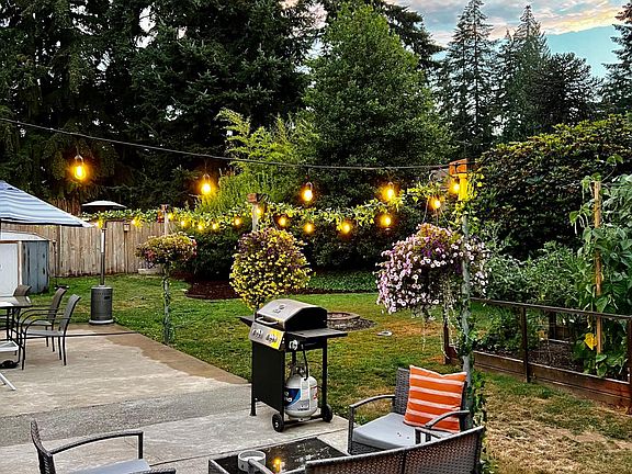 3rd image of 915 166th Ave NE