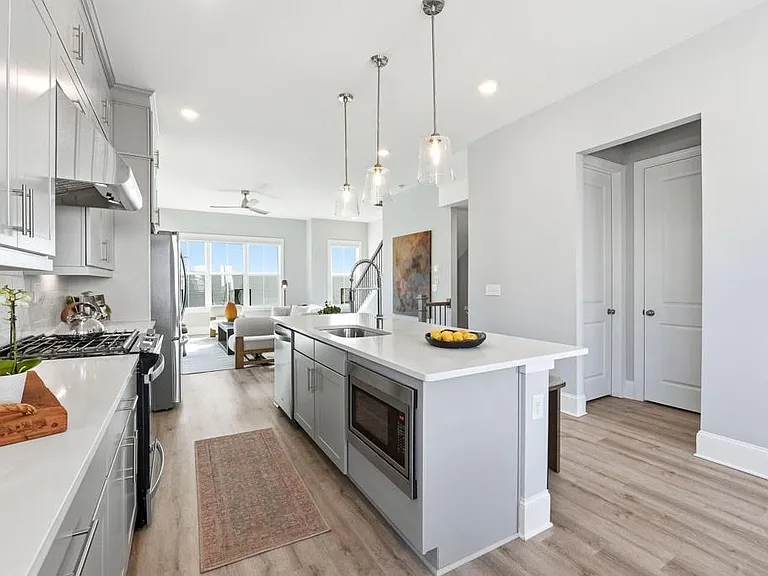 1363 Pavilion Ct SE — Photo 5