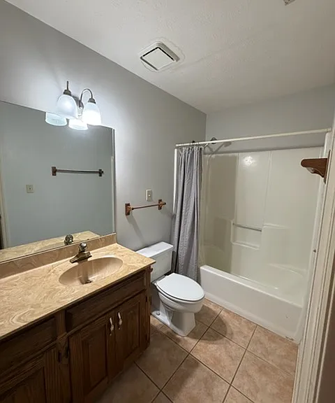 118 Country Club Dr #B — Photo 9
