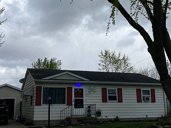 3rd image of 217 E Elm St