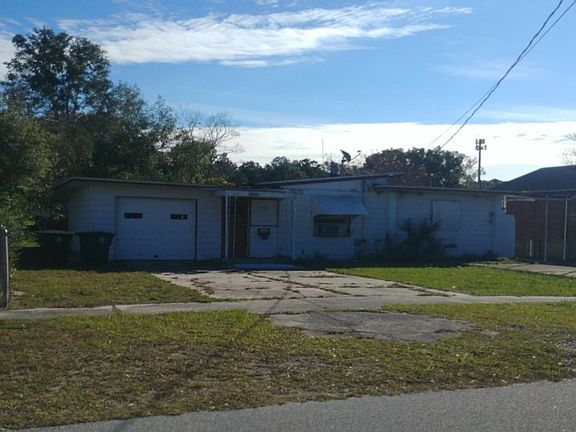 3rd image of 3925 Peach Dr