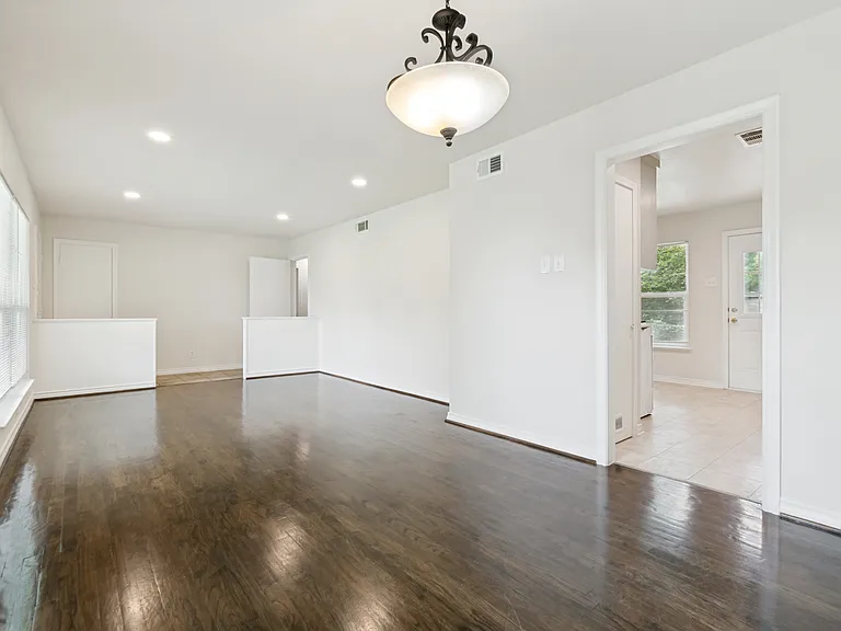2414 San Medina Ave — Photo 3