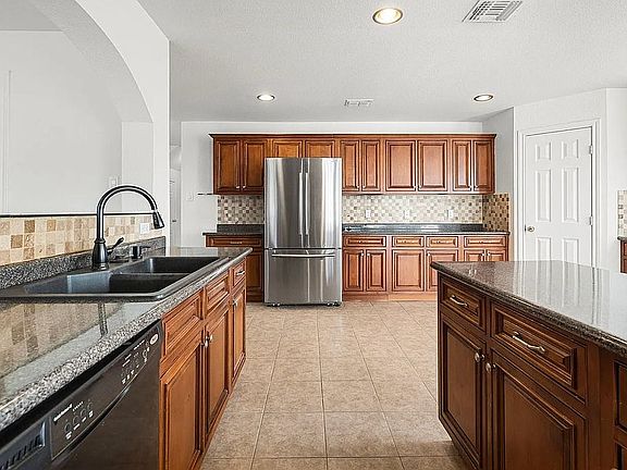 4th image of 4212 Alexandria Dr