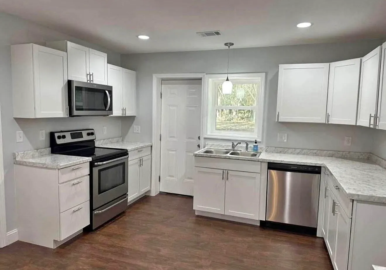 4 bed, $2,350 — Photo 3