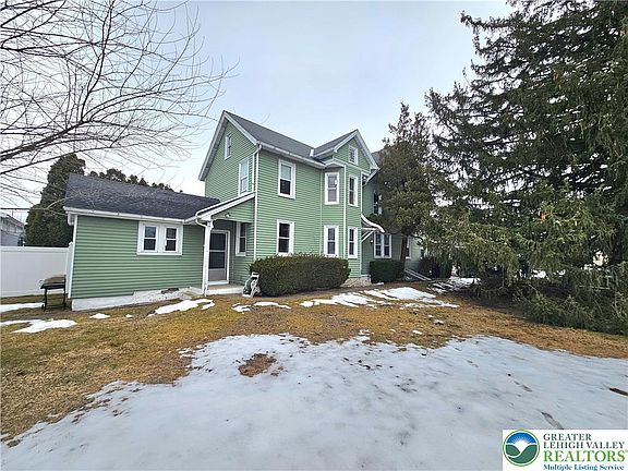 3rd image of 2258 Washington Ave