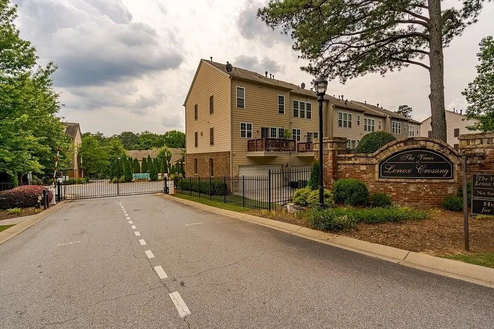 3 bed, 3.0 bath, 1845 sqft, $3,200 — Photo 1
