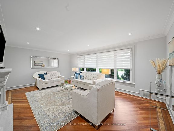 5th image of 1592 Islington Ave