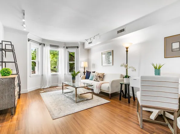 1 Lancaster St #6, Cambridge, MA 02140