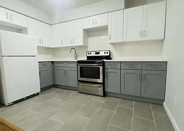 290 Wainwright St #16 — Photo 1