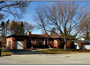 700 S I Oka Ave, Mount Prospect, IL