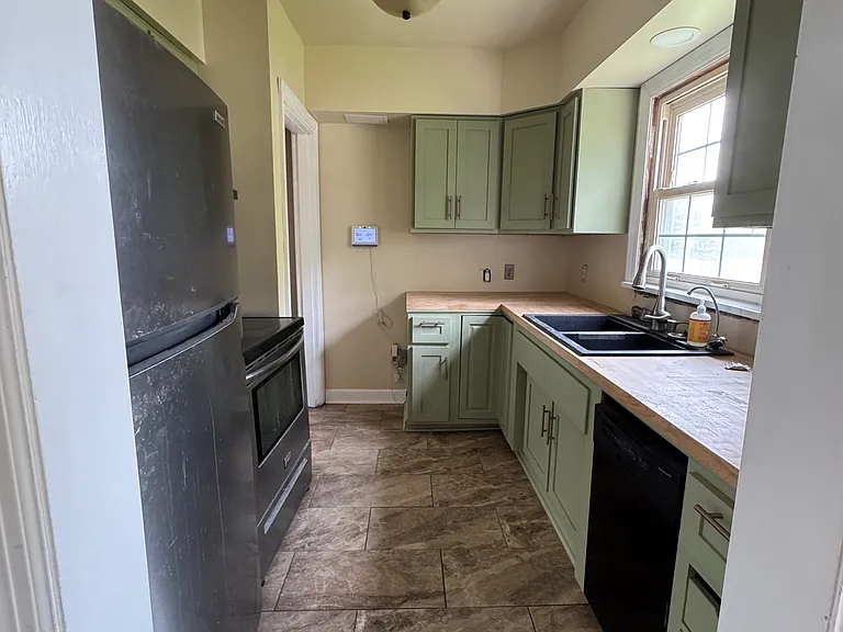 1048 Wilmington Ave — Photo 5