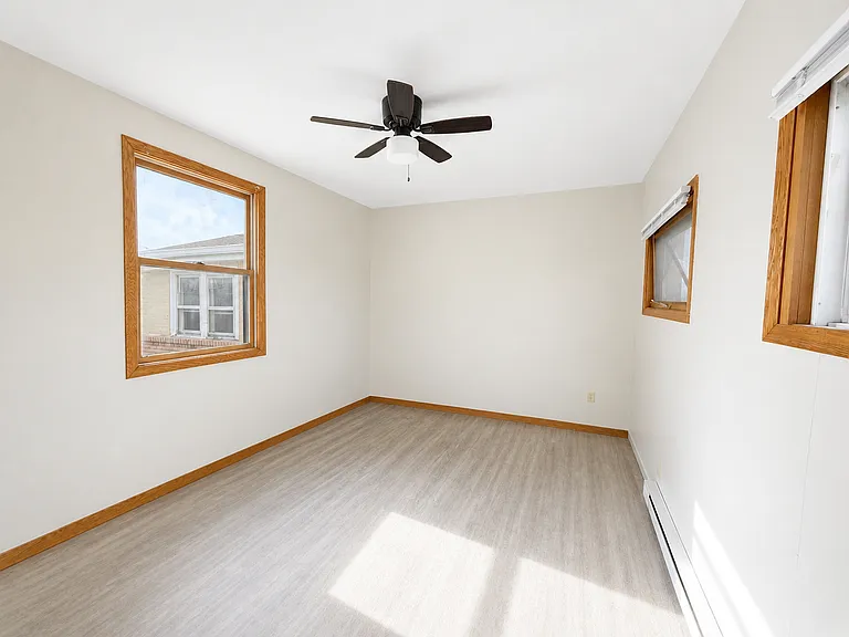 Emerson Manor Flats — Photo 25