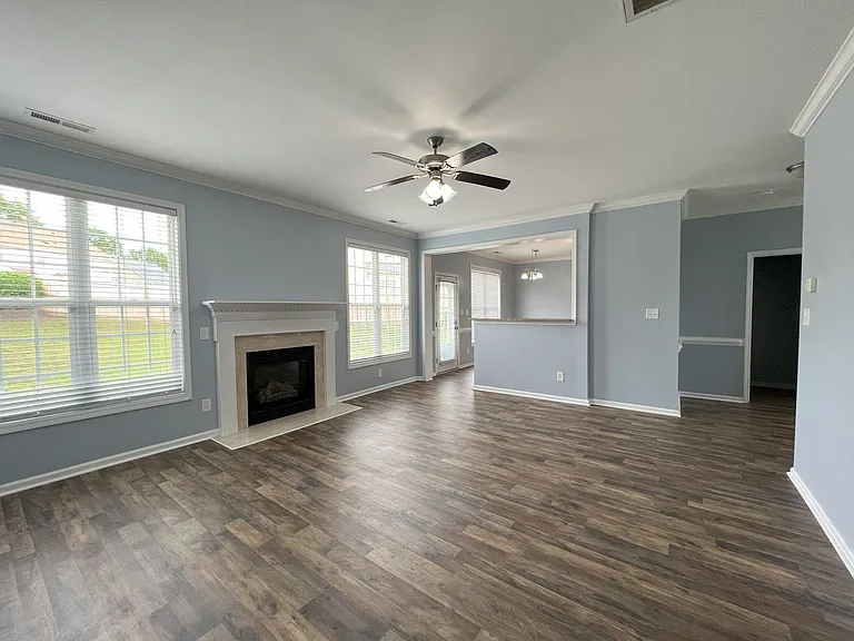 783 Hay River St — Photo 8