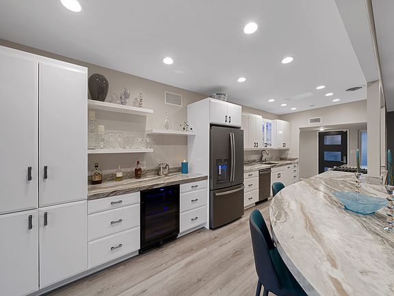 4th image of 46105 Burroweed Ln