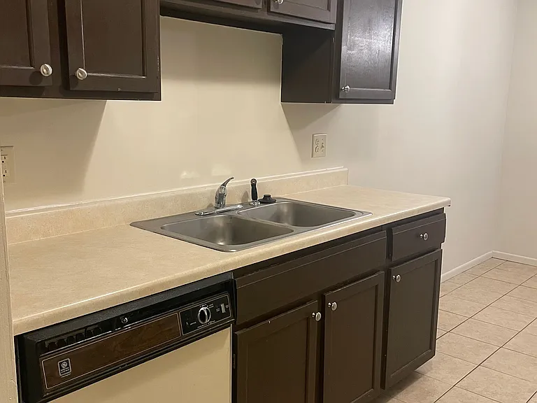 Pinecrest Apartments — Photo 32