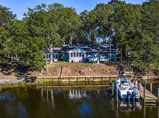 597 Harbor Dr, Reedville, VA 22539