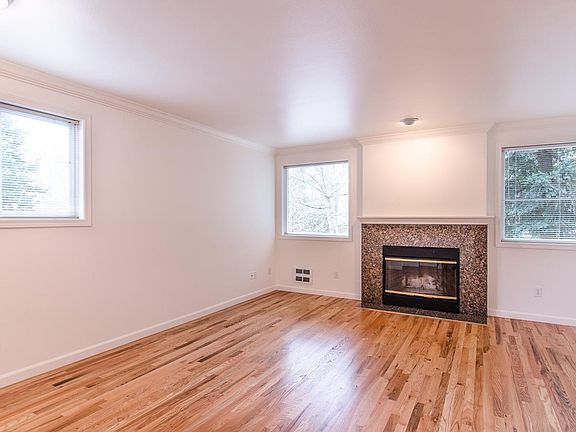 5th image of 915 2nd Ave