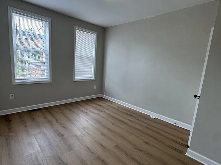 2216 Whittier Ave — Photo 12