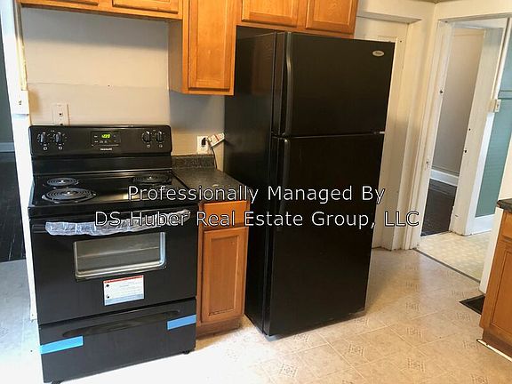 2nd image of 1104 S Grand Ave
