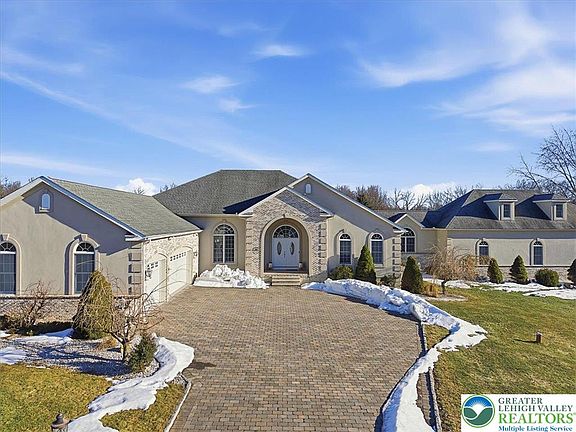 3rd image of 901 Meyer Rd