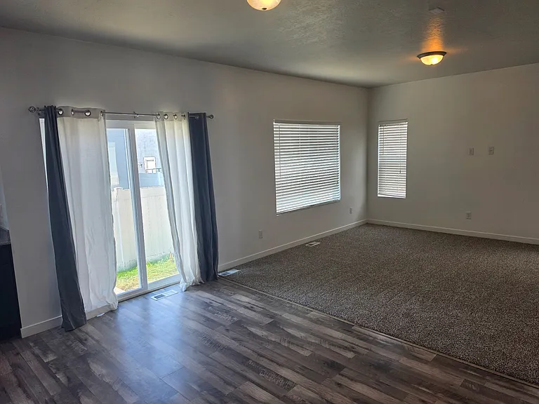 5092 E Lone Star Ln — Photo 3