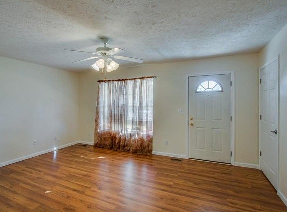 3rd image of 526 Lincoln Dr