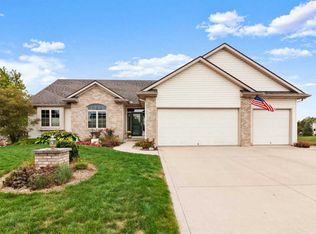 1615 Greythorn Dr, Fort Wayne, IN 46815