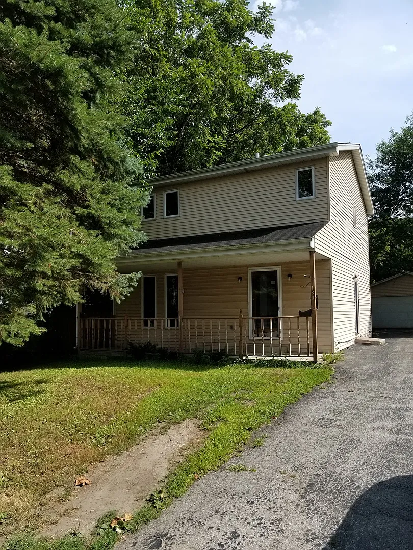 130 Grace Ave photo 1