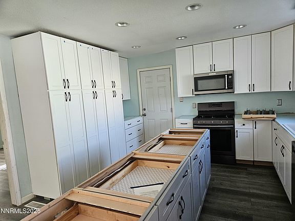 5th image of 215 Ruby St