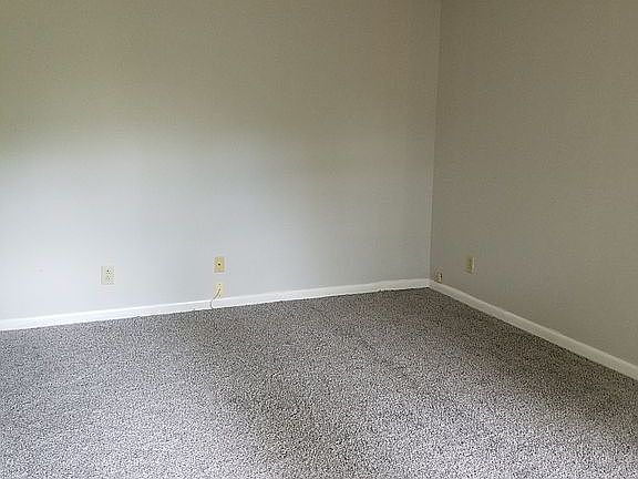 5th image of 6209 Friar Tuck Dr NW APT D