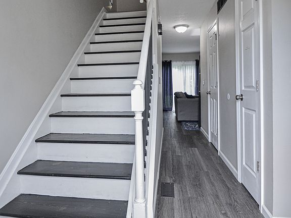 2nd image of 453 Silverlake Ave #453