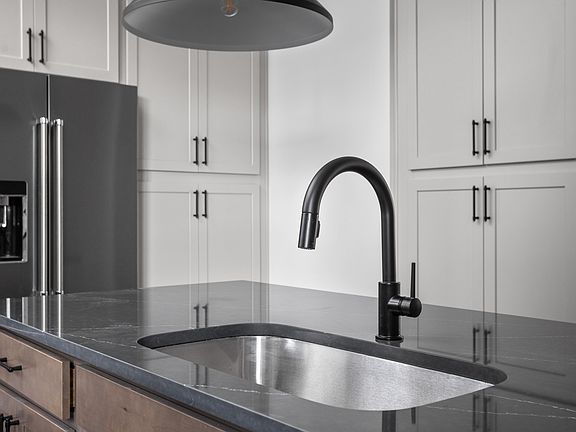 5th image of 731 E North St