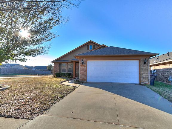 2nd image of 2709 Fawn Lily Rd