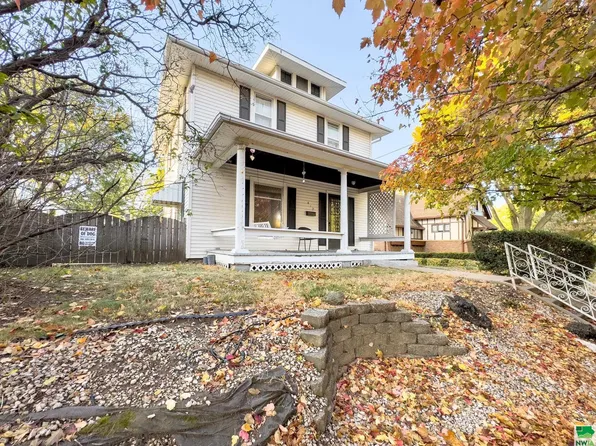 812 29th St, Sioux City, IA 51104