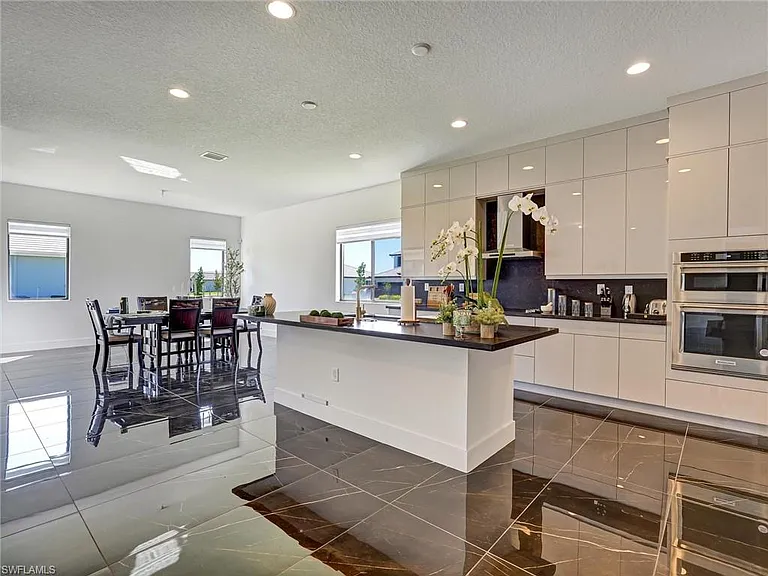 5126 Penella Ave — Photo 9