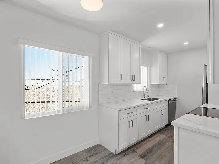 17405 Van Ness — Photo 2