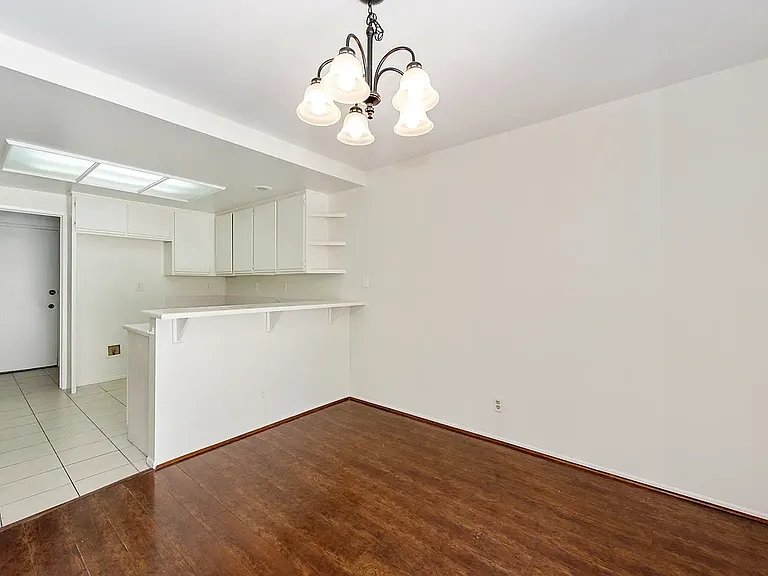 105 Stanford Ct — Photo 6