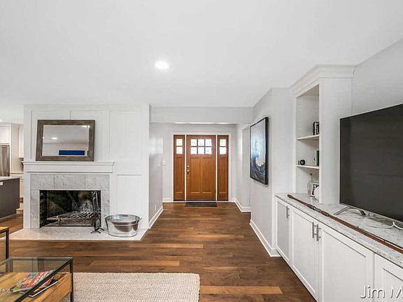 5th image of 2730 Elmwood Dr SE